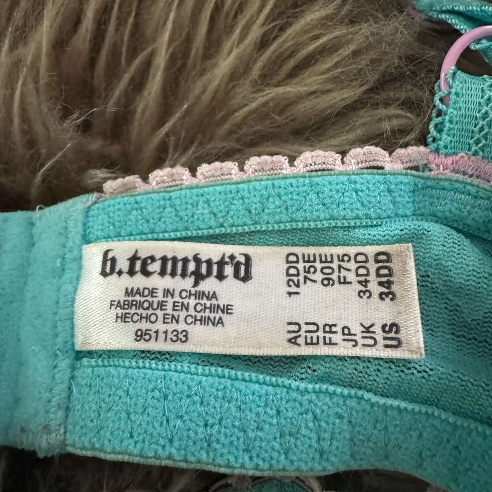 Lace Underwire Bra in Aqua - Picture 2 of 2